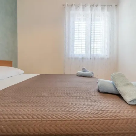 Jasna Gostinjska kuća 3*