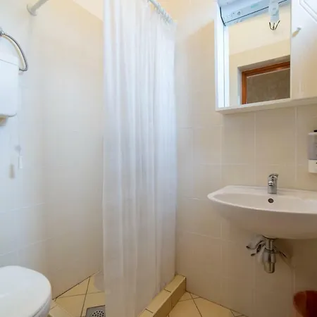 Jasna Gostinjska kuća 3*