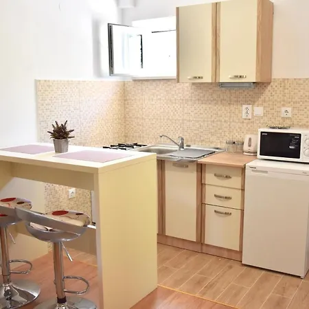 Jasna Gostinjska kuća Slano